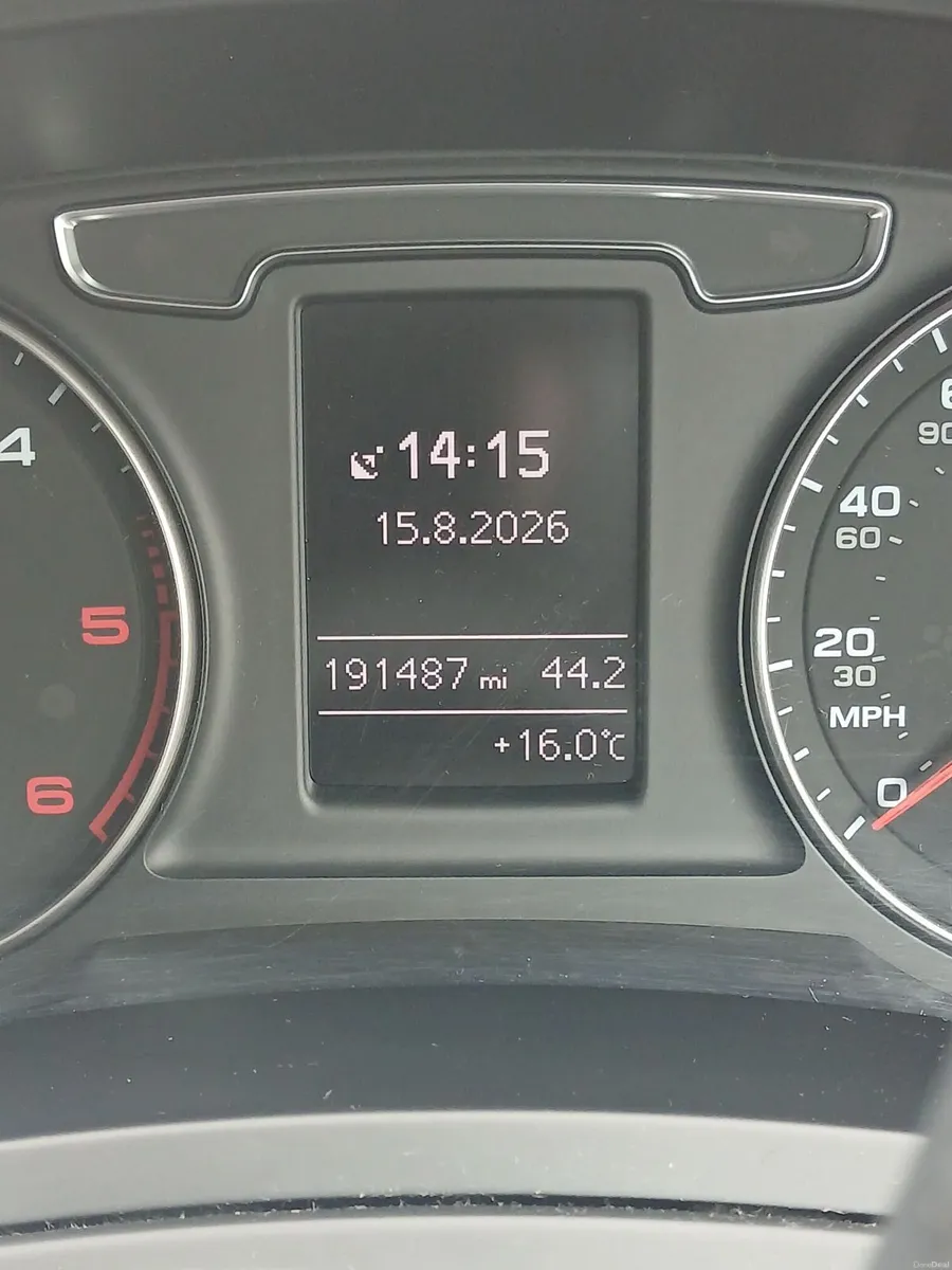 Audi Q3 2016 - Image 4