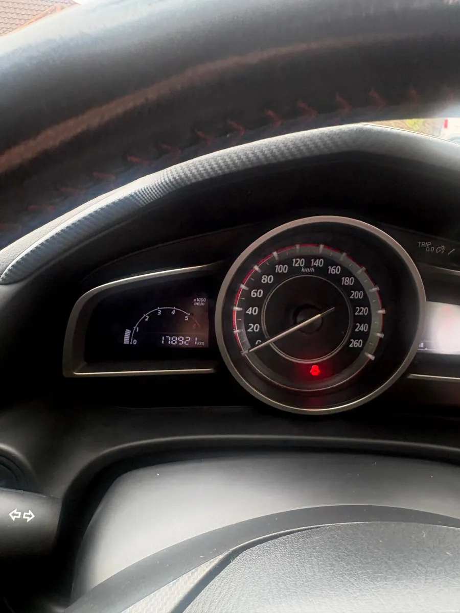 Mazda Mazda3 2015 , diesel , manual - Image 3