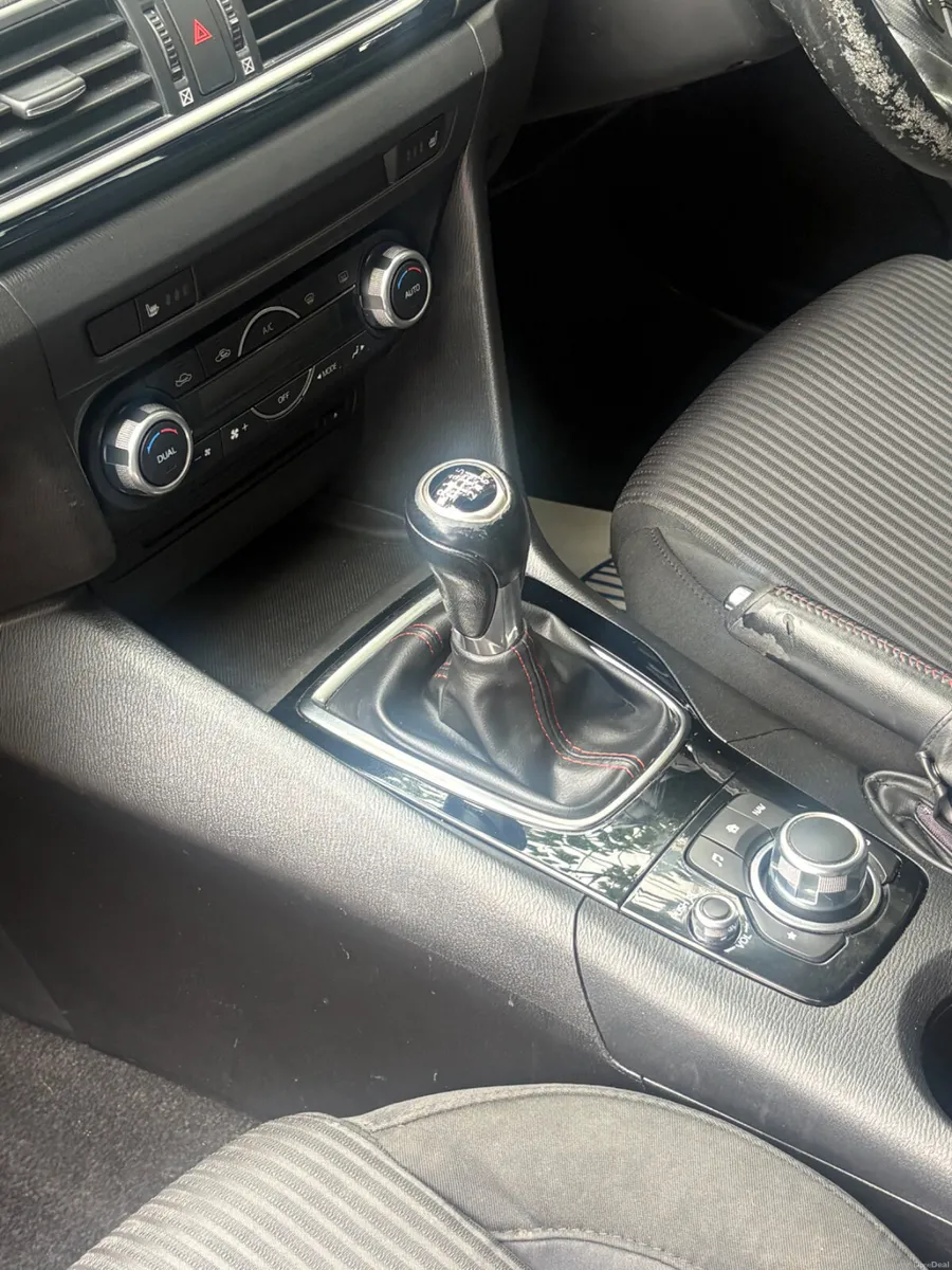 Mazda Mazda3 2015 , diesel , manual - Image 4