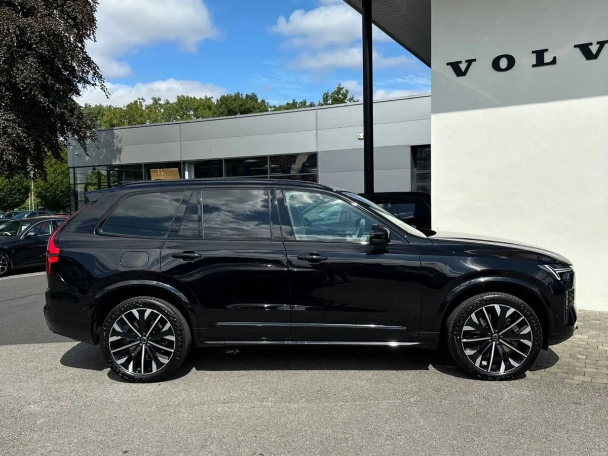 Volvo XC90 XC90 T8 ULTRA Dark AWD PHEV--Front Seat - Image 5