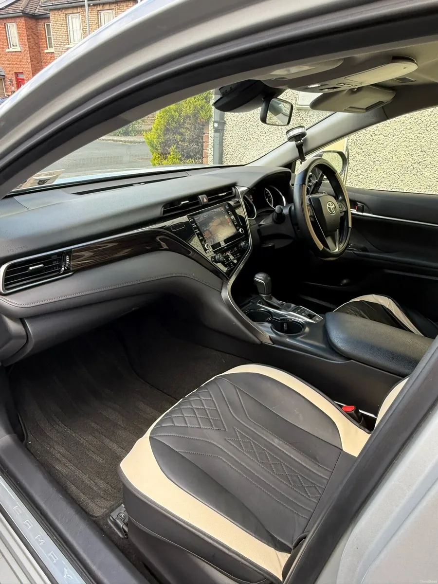 Toyota Camry - Image 4