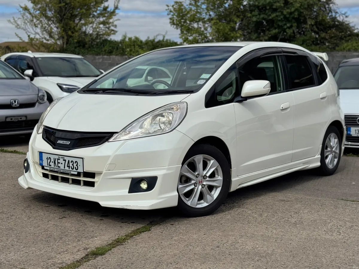 Honda Fit 1.3 Hyrbid 2012 41000KM Heated Seats - Image 3