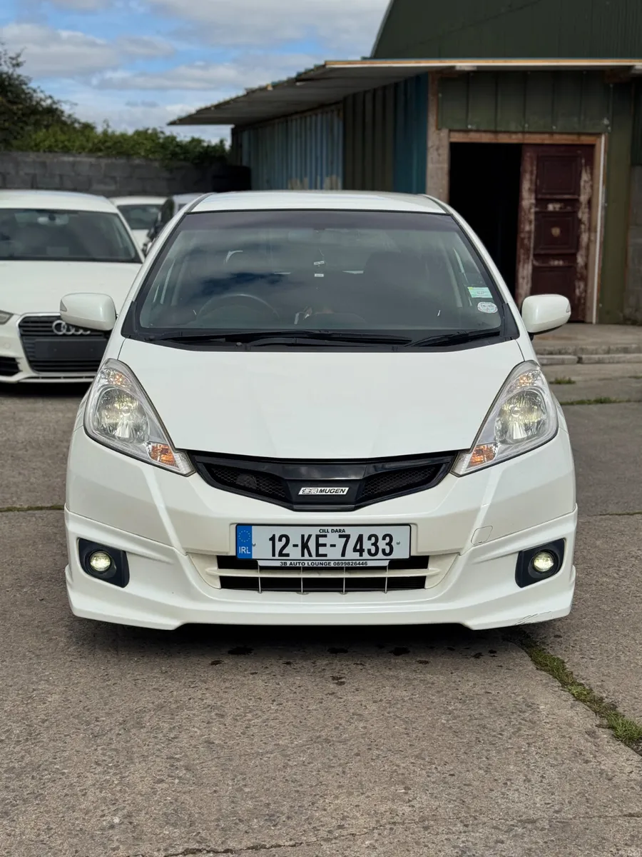 Honda Fit 1.3 Hyrbid 2012 41000KM Heated Seats - Image 2