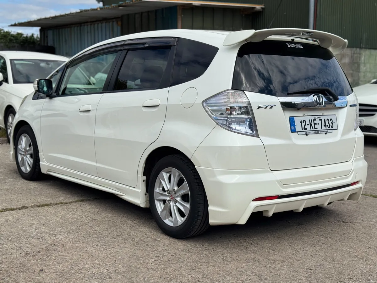 Honda Fit 1.3 Hyrbid 2012 41000KM Heated Seats - Image 6