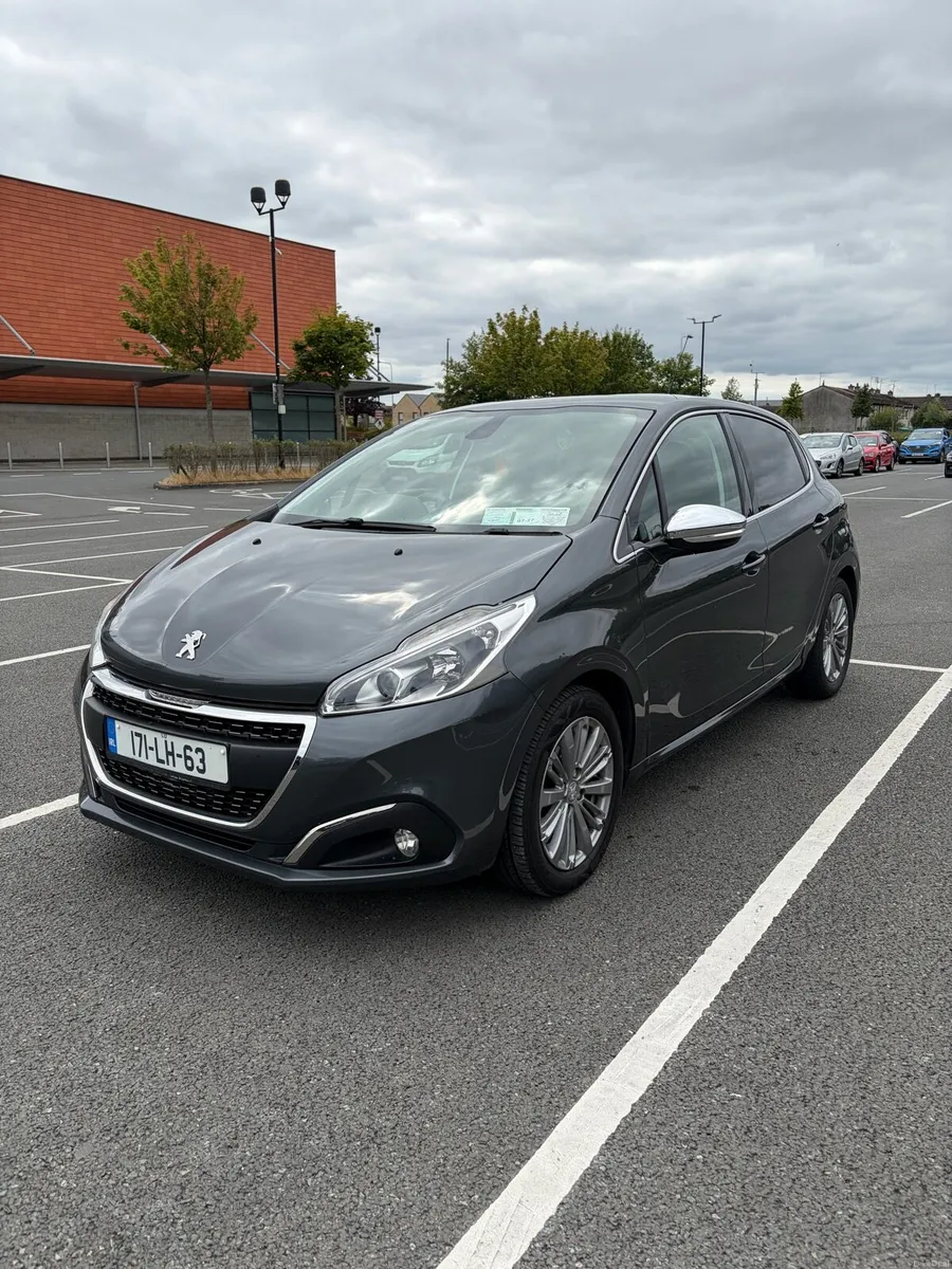 Peugeot 208 - Image 2