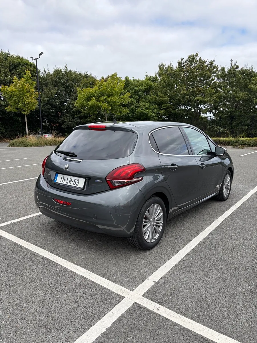 Peugeot 208 - Image 4