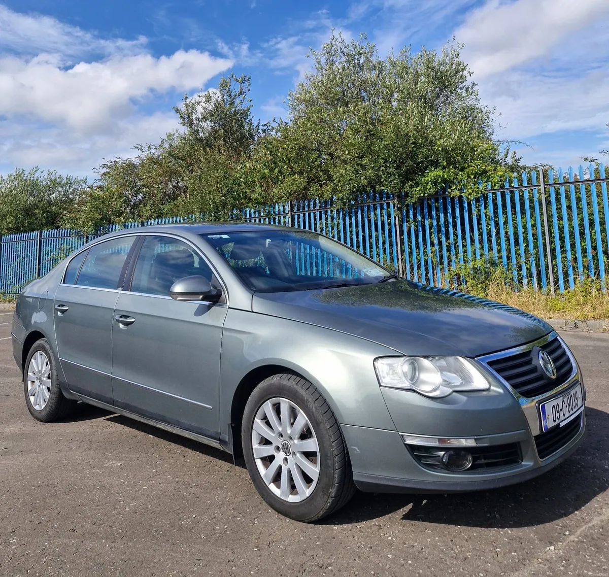 Volkswagen Passat 2009 - Image 1
