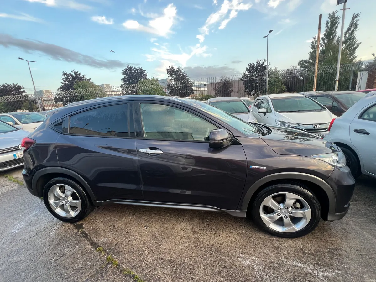 2015 HONDA VEZEL 1.5 HYBRID/ only 64k km/ warranty - Image 4
