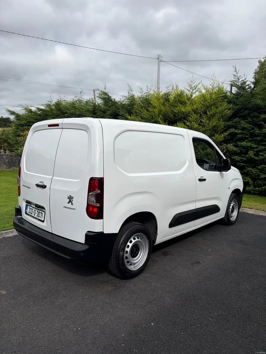 232 Peugoet Partner - High Spec - Image 4