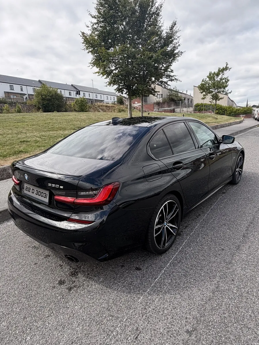 2021 BMW 330e hybrid - Image 4