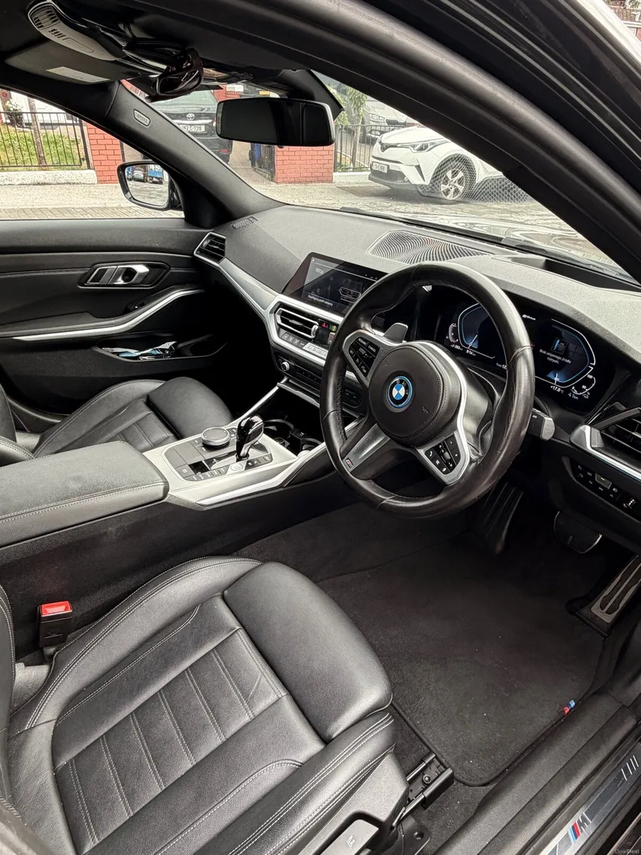 2021 BMW 330e hybrid - Image 5