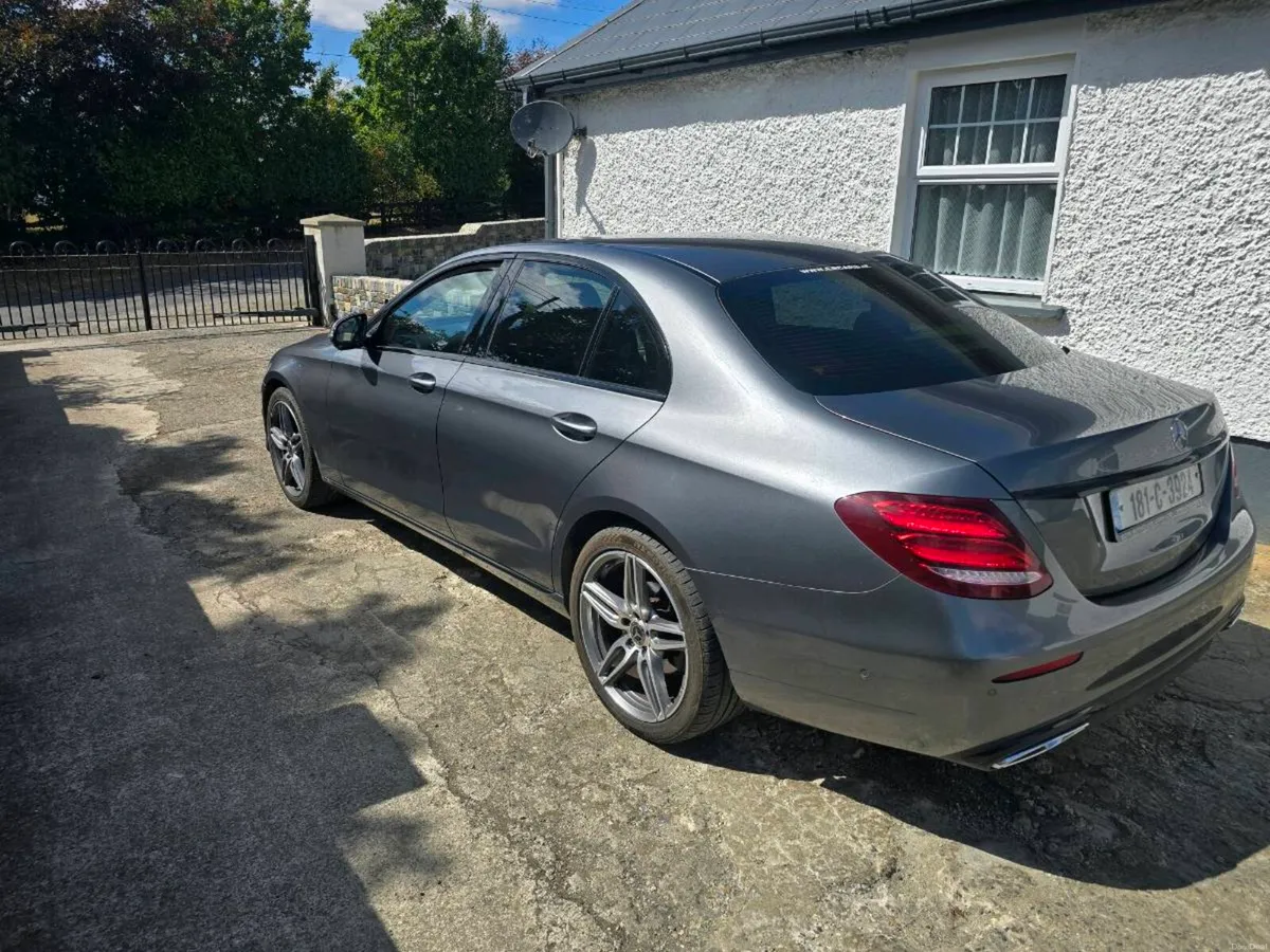 Mercedes  Benz E220d - Image 4