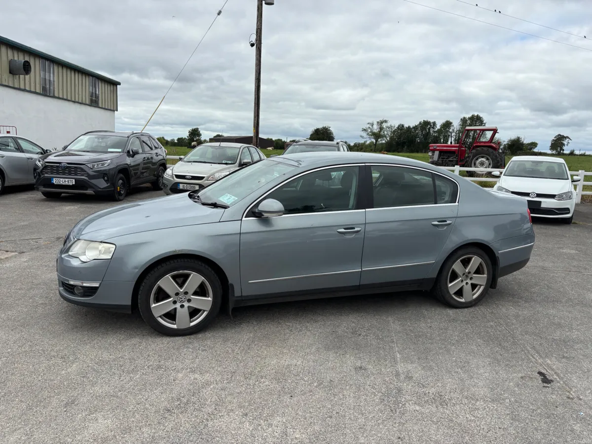 Volkswagen Passat 2010 - Image 4