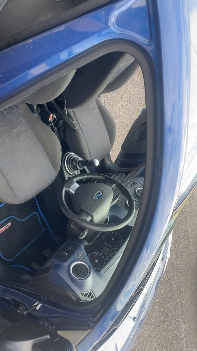 Car - Image 4