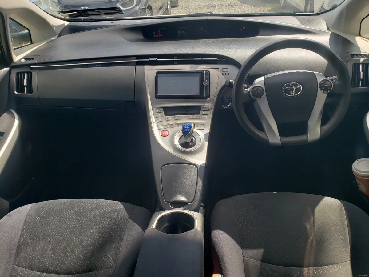 Toyota Prius 2014 - Image 2