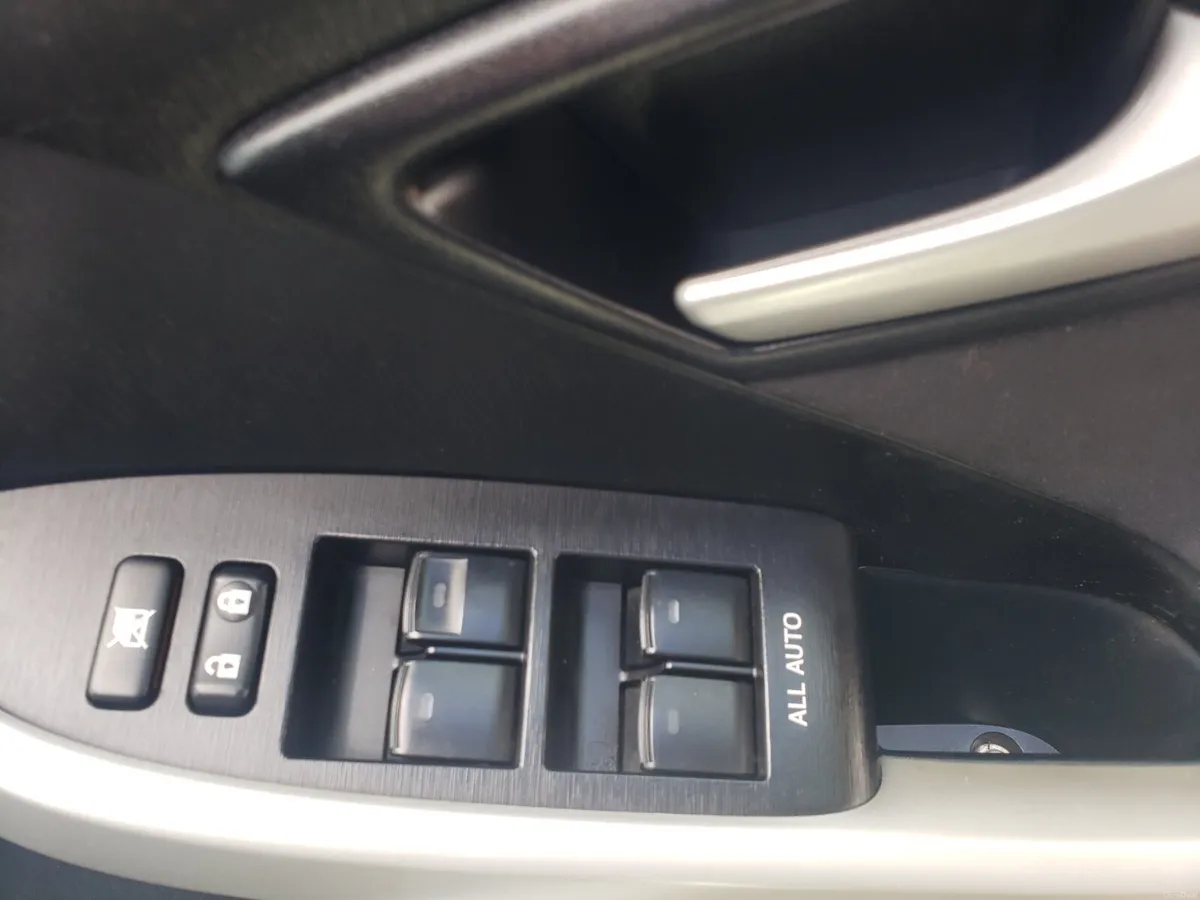 Toyota Prius 2014 - Image 6