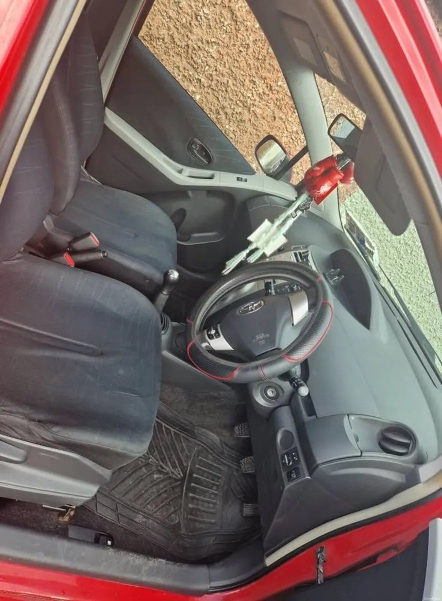 Toyota Yaris 2007 - Image 3