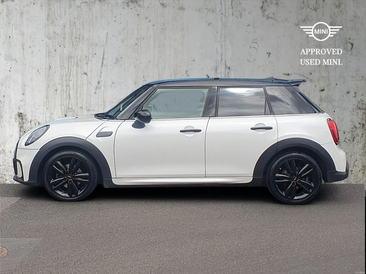 Mini Cooper 5-Door Cooper Sport - Image 3