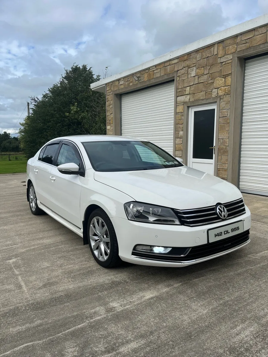 Volkswagen Passat - Image 1