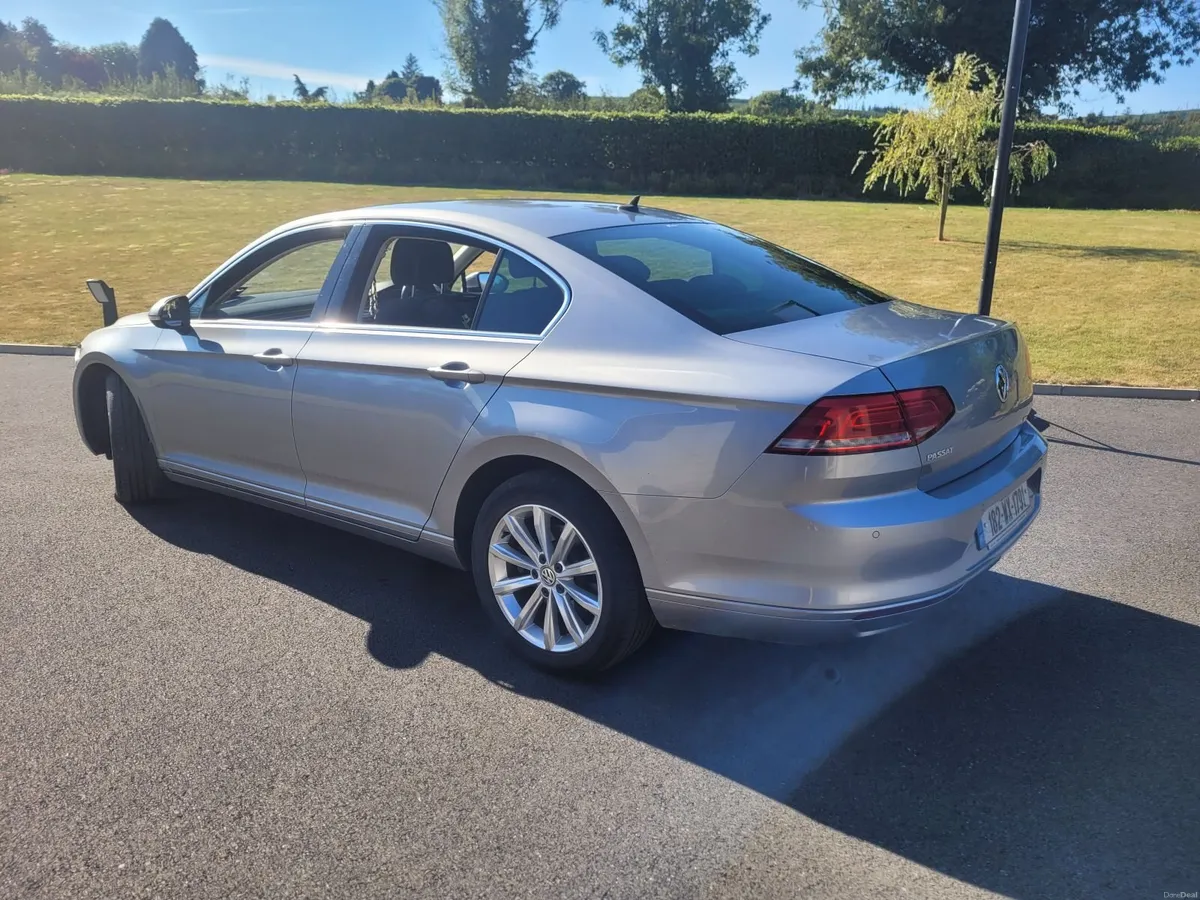 Volkswagen Passat 2018 - Image 5