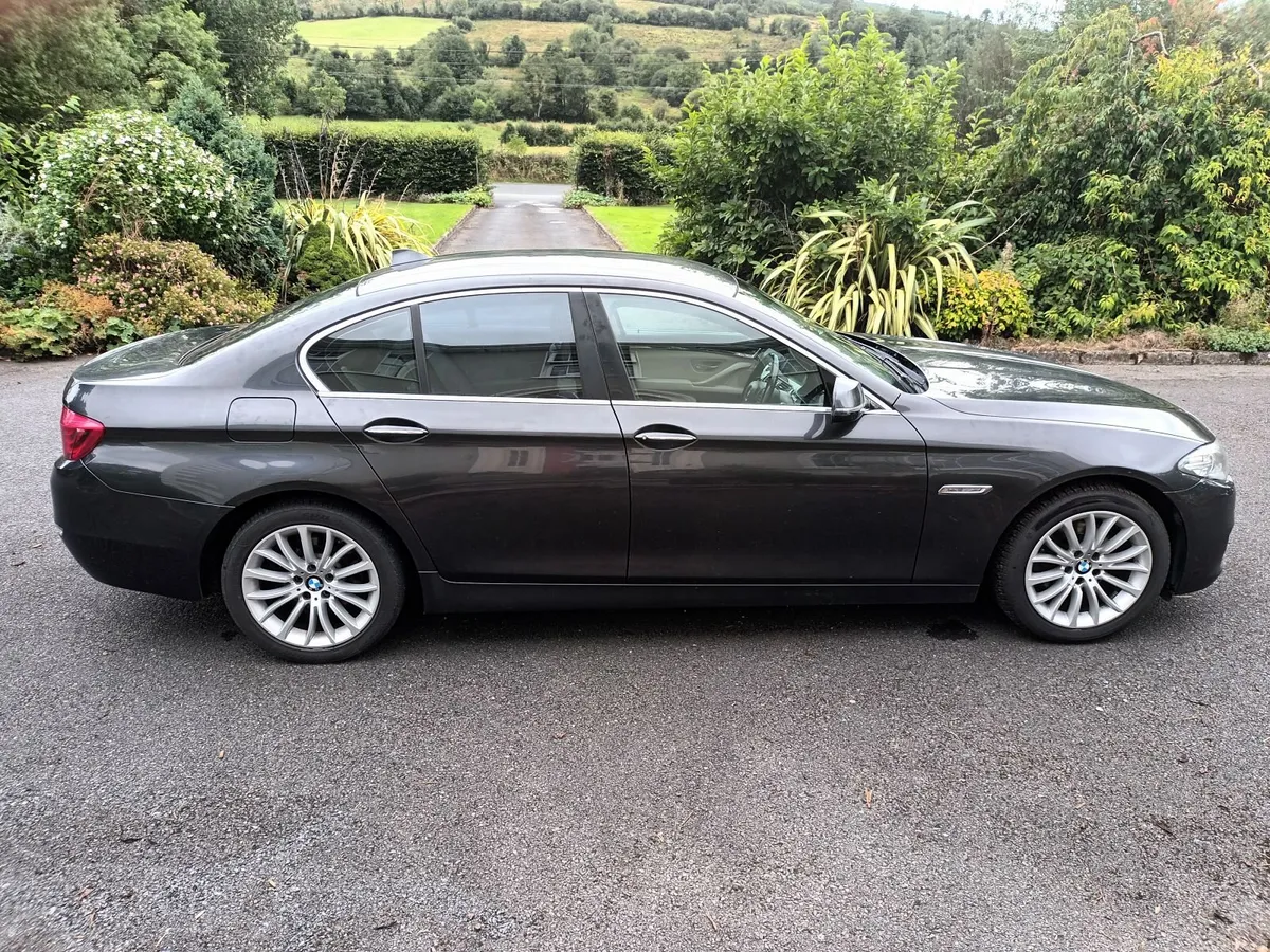 BMW 5-Series Luxury 2014 (142) - Image 1