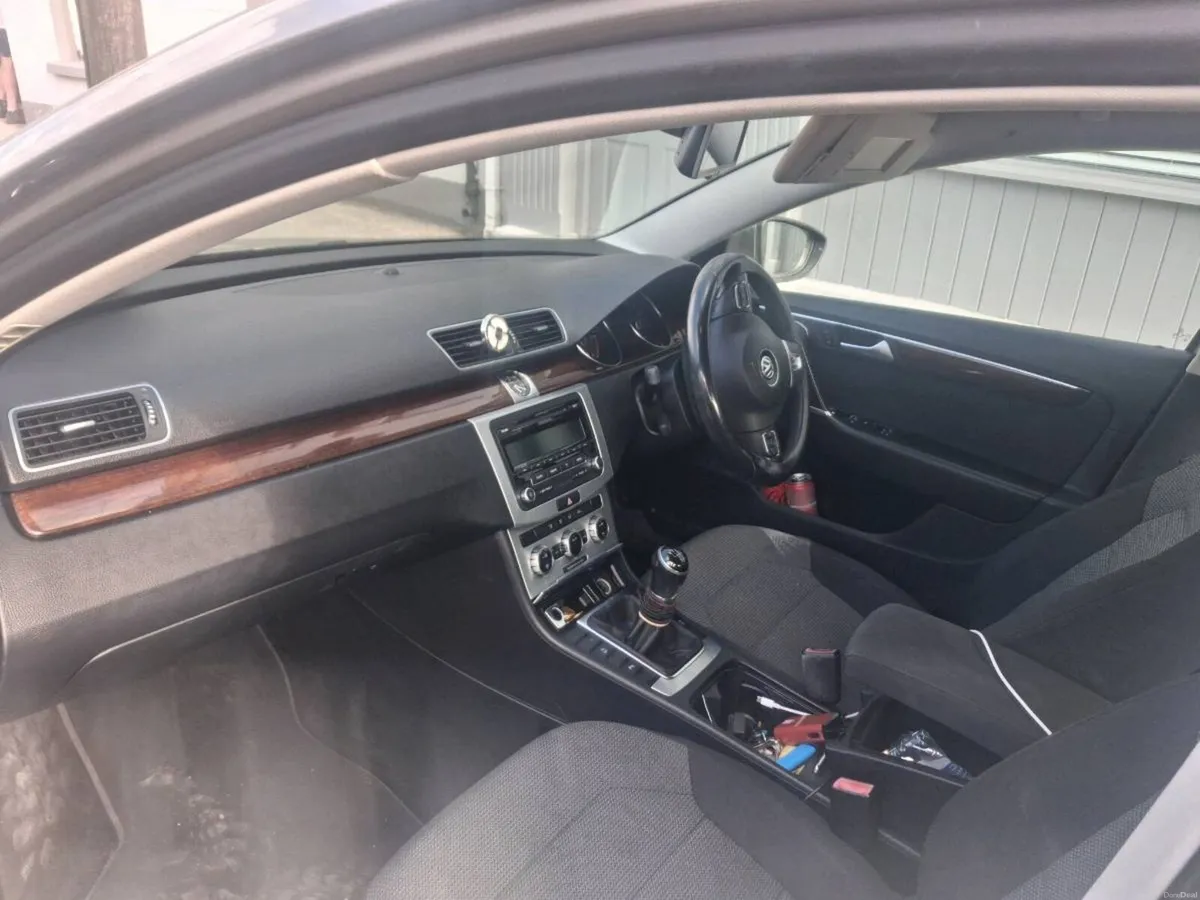 VW Passat - Image 5