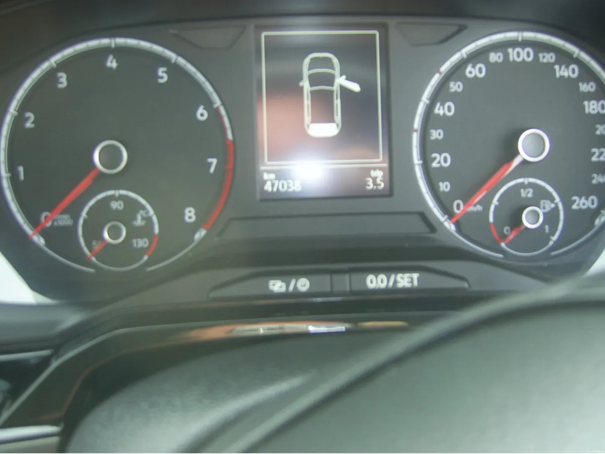 Volkswagen Polo TRENDLINE 1.0 MANUAL 5SPEED 80HP 5 - Image 3