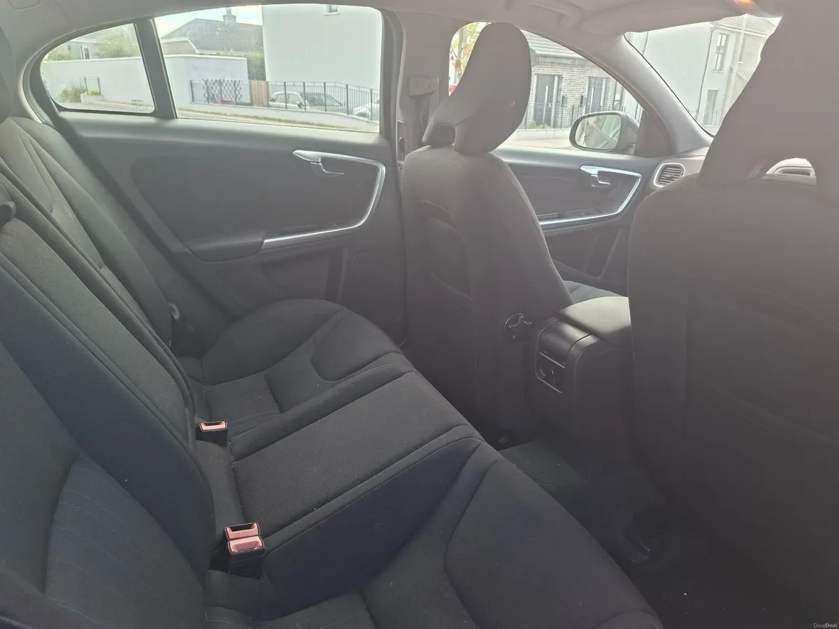 Volvo S60 2011 - Image 2
