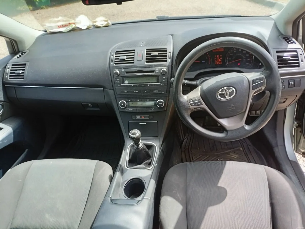 Toyota Avensis 2011 - Image 2