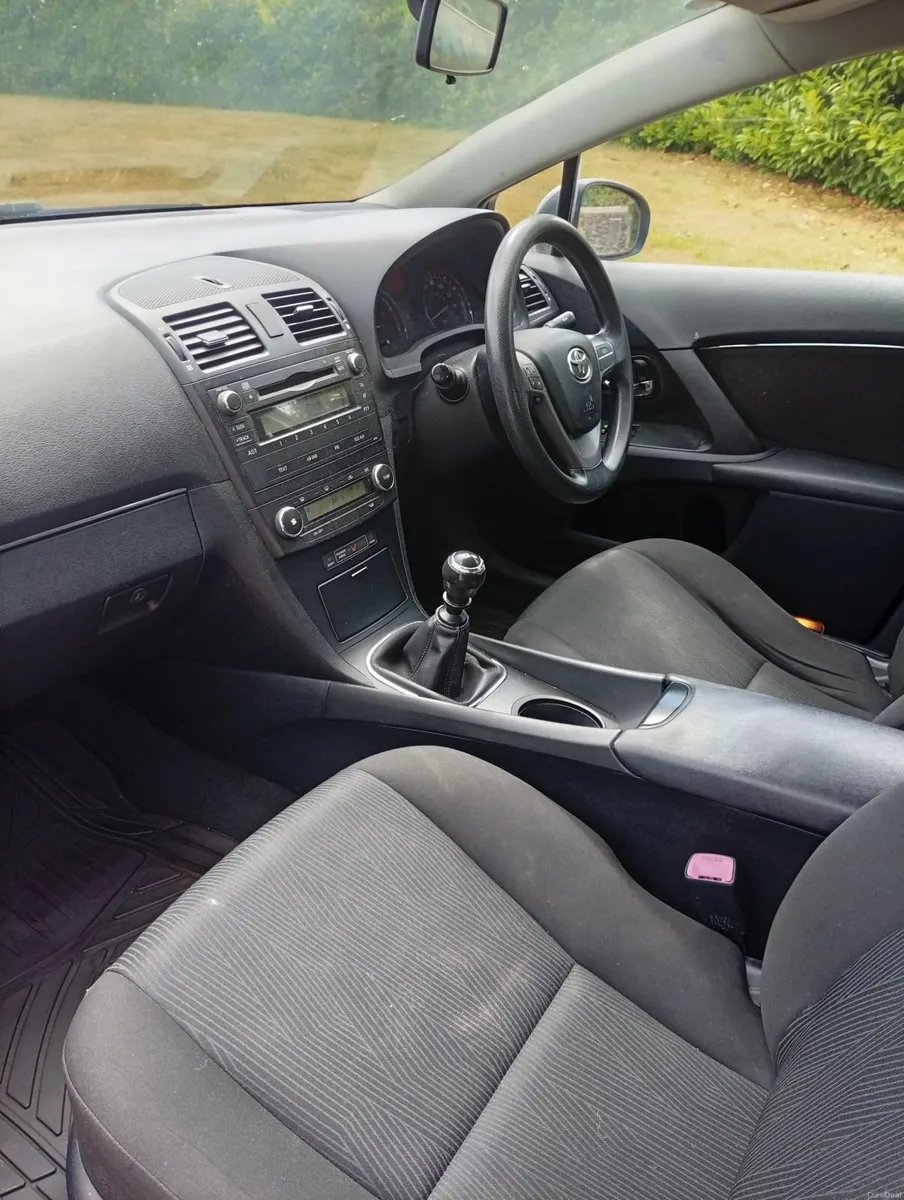 Toyota Avensis 2011 - Image 5