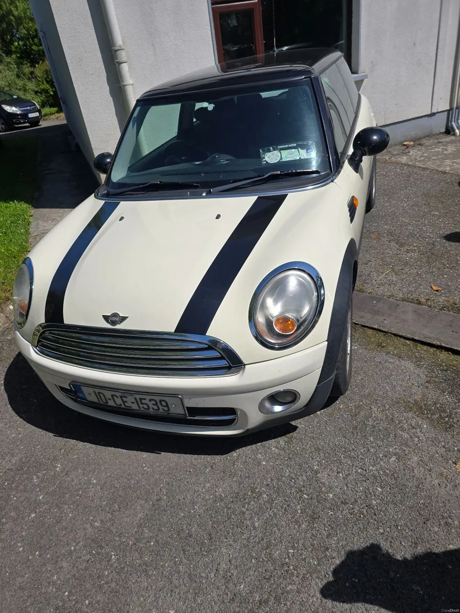 Mini Cooper 2010 - Image 1