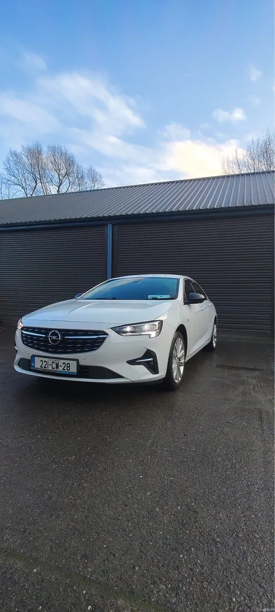 Opel Insignia GrandSport - Image 1