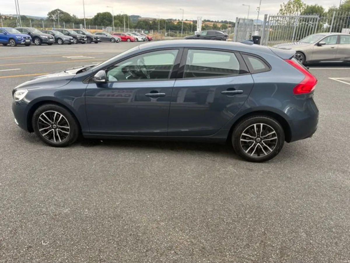 Volvo V40 D3 MOM ED 5DR Auto - Image 6
