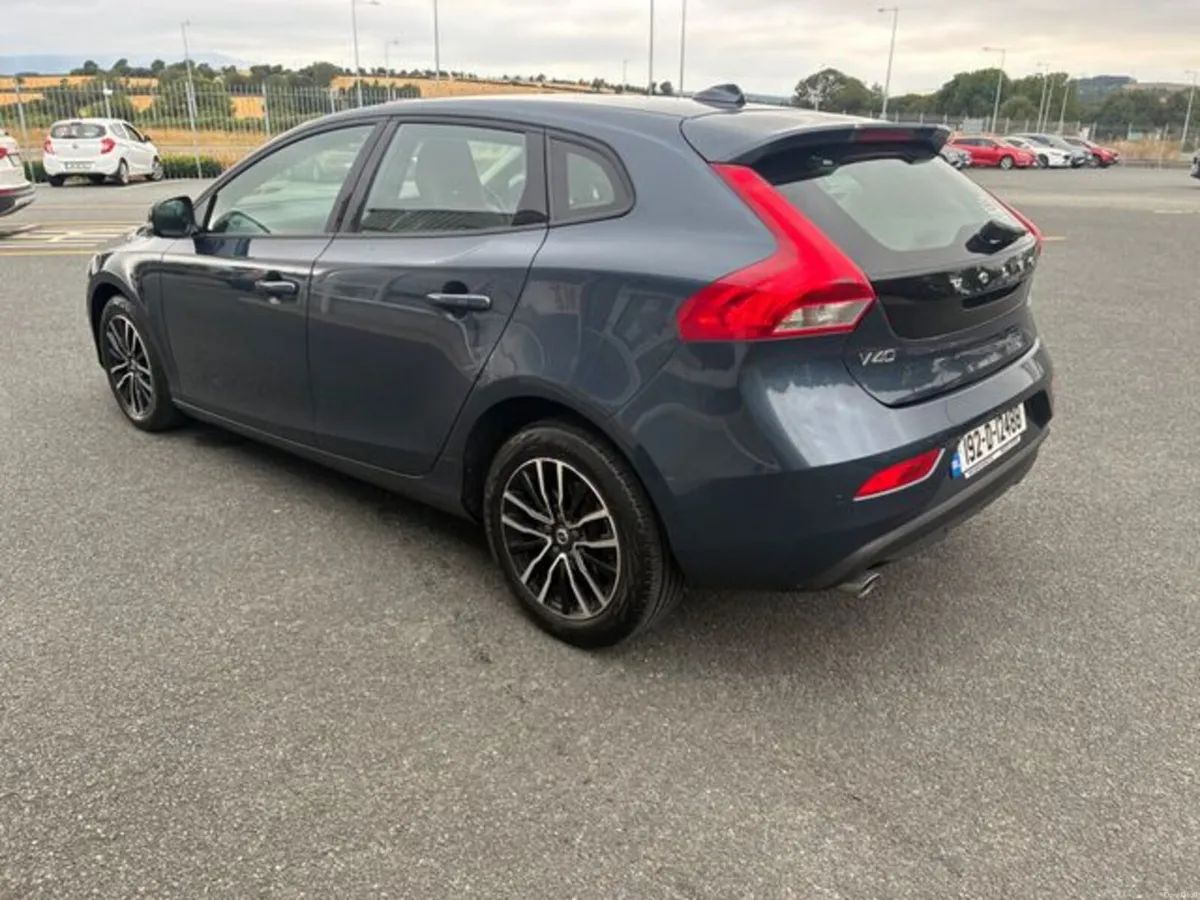 Volvo V40 D3 MOM ED 5DR Auto - Image 5