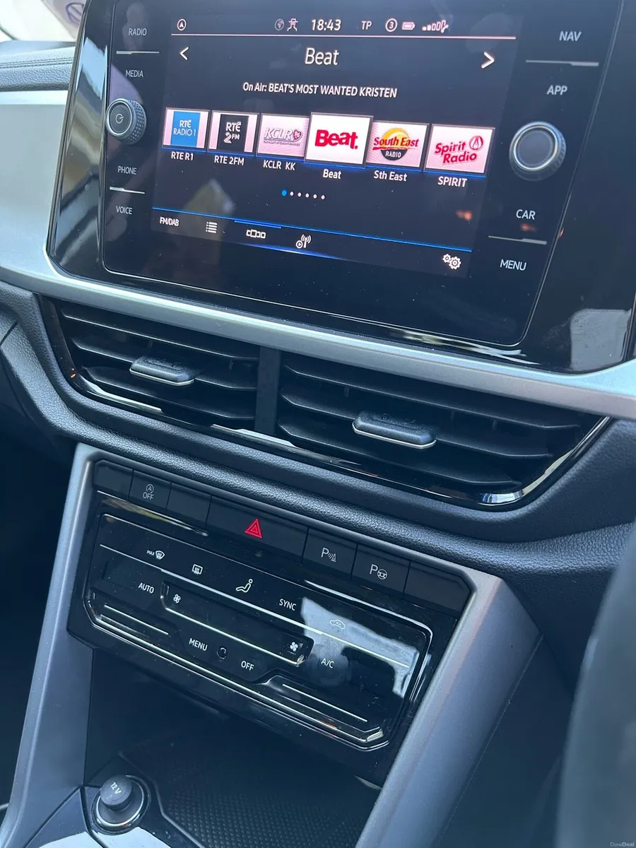 Volkswagen T-Roc - Image 6