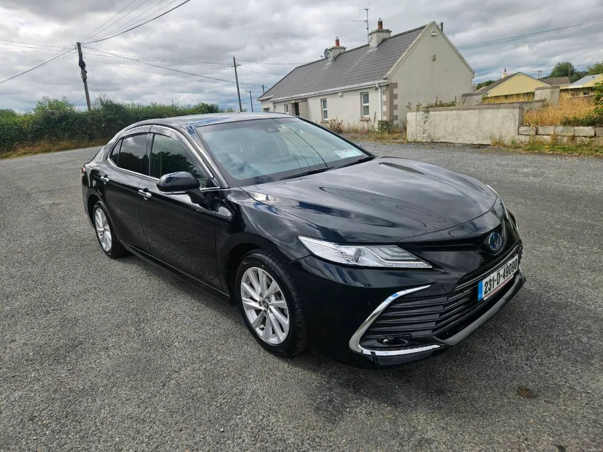 TOYOTA CAMRY 2.5 HYBRID - Image 1