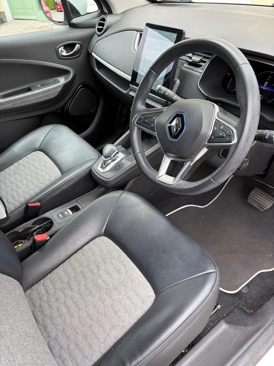 Renault Zoe GT Line rapid charge 212D low mileage - Image 5