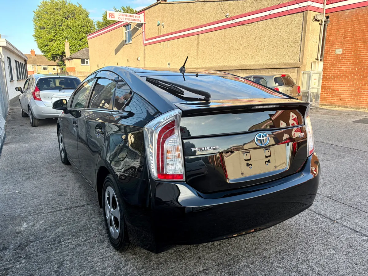 Toyota Prius hybrid 2015 - Image 4
