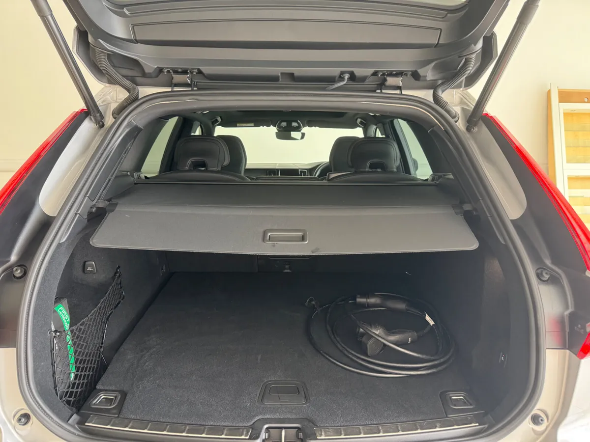 Volvo XC60 2025 - Image 4