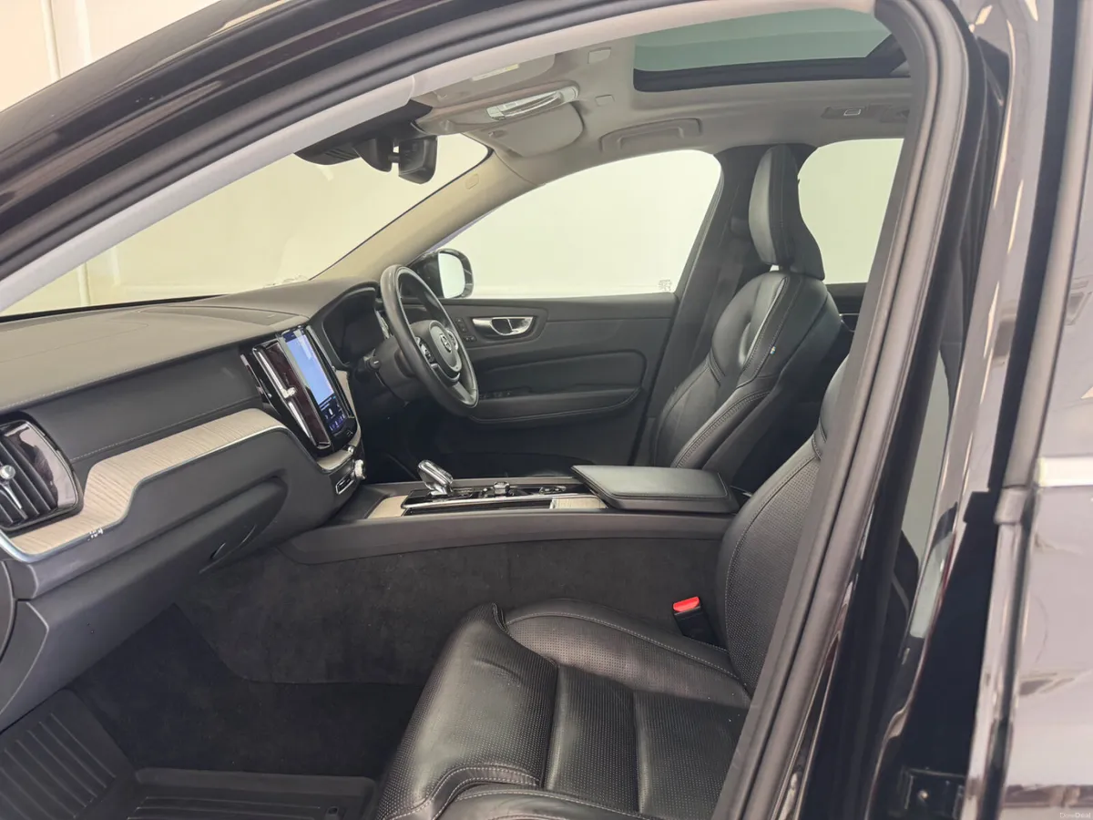 Volvo XC60 2021 - Image 3