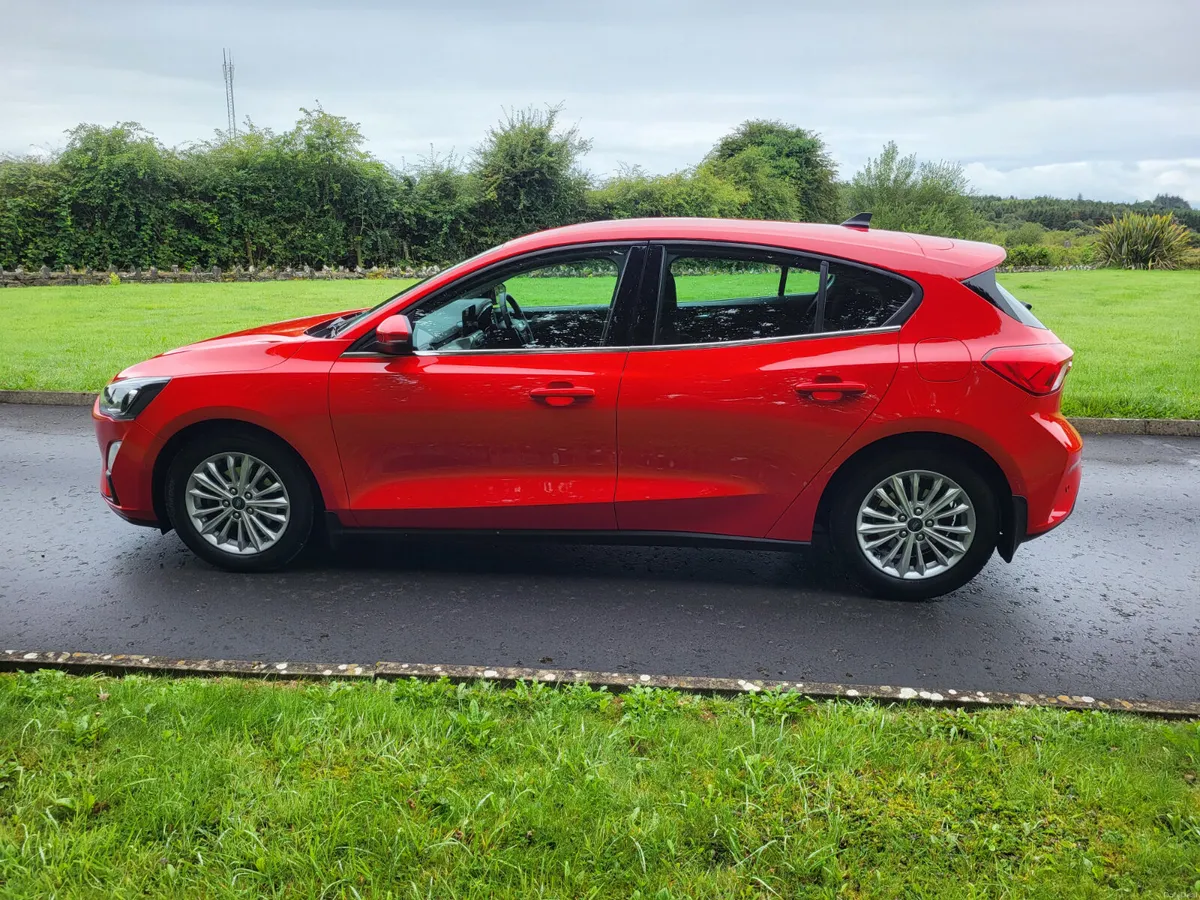 Ford Focus TITANIUM 1.5 DIESEL LOW KMS - Image 5