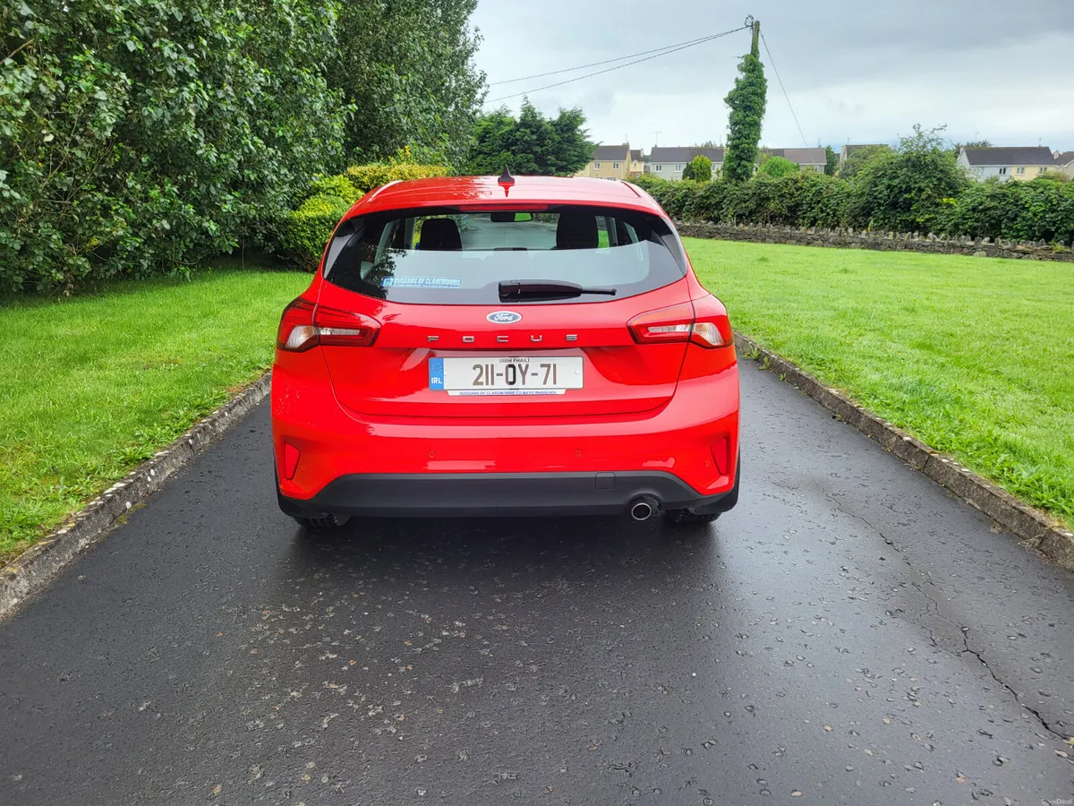 Ford Focus TITANIUM 1.5 DIESEL LOW KMS - Image 3