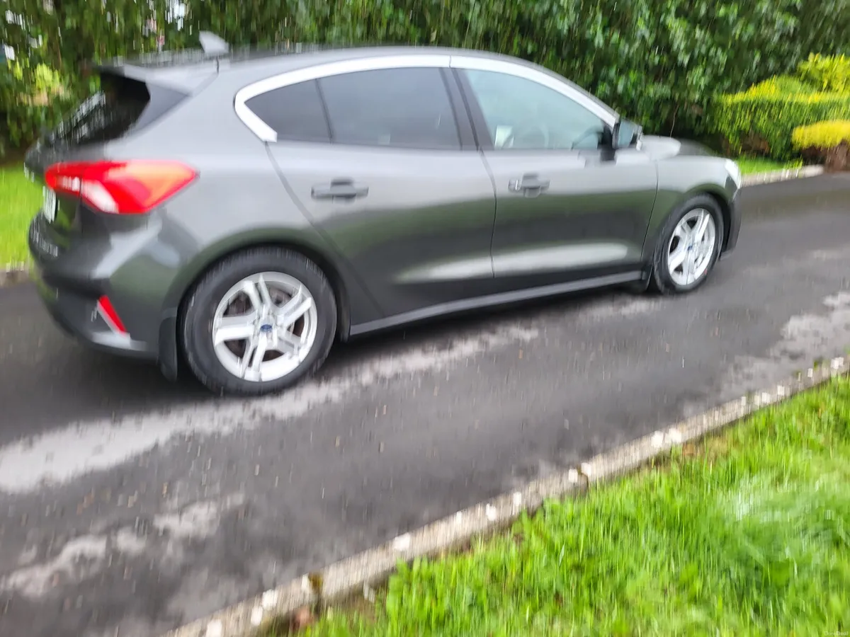 Ford Focus ZETEC 1.5 DIESEL - Image 2
