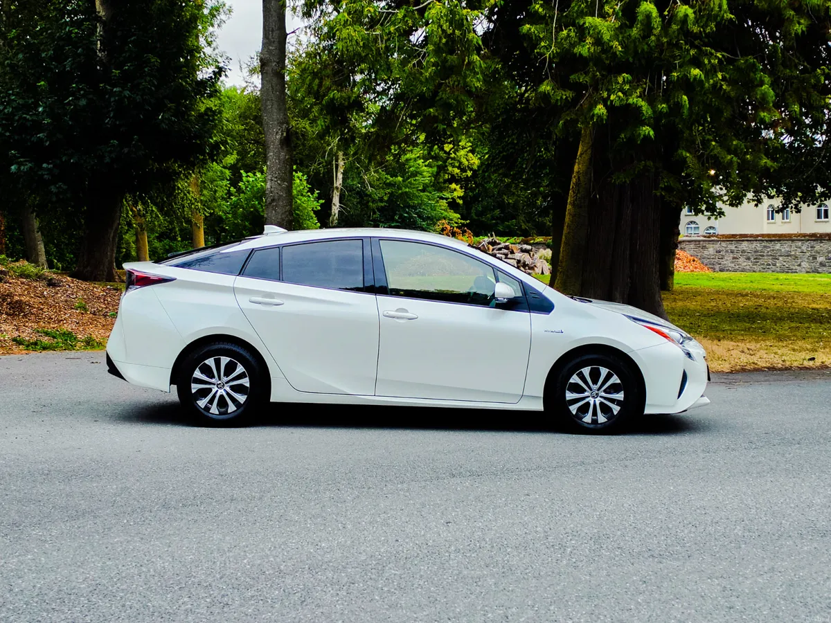 2018 Toyota Prius 1.8 Petrol Hybrid Automatic - Image 3