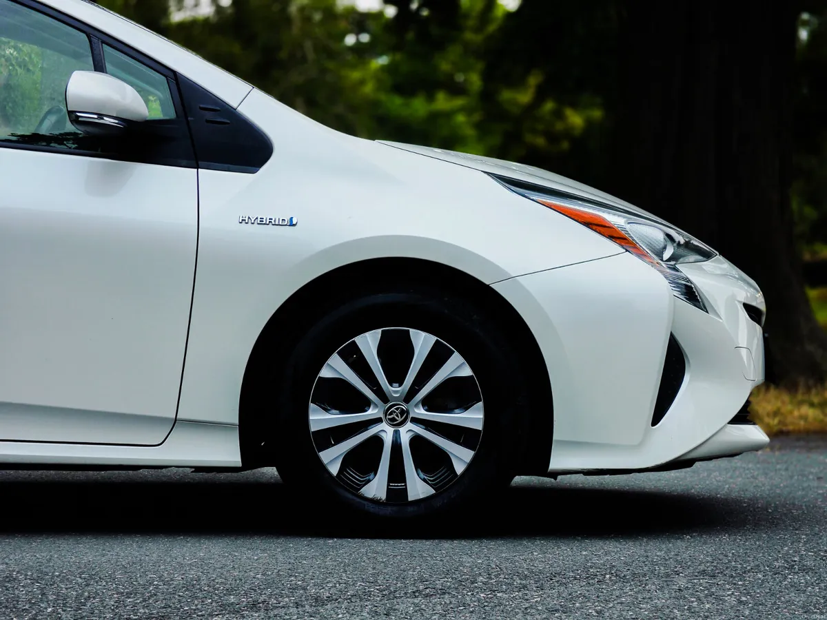 2018 Toyota Prius 1.8 Petrol Hybrid Automatic - Image 4