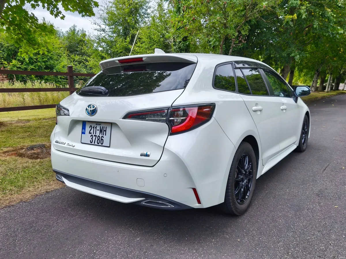 Toyota Corolla W B/ only 24K miles!! highest-spec! - Image 2
