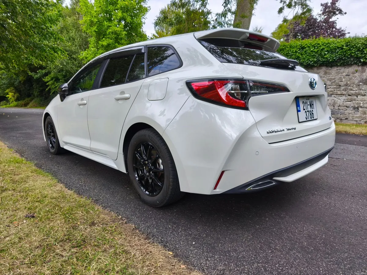 Toyota Corolla W B/ only 24K miles!! highest-spec! - Image 3