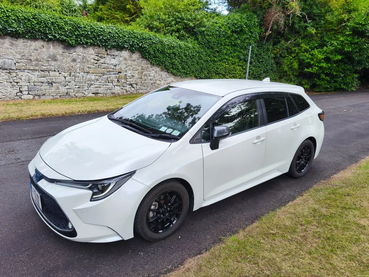 Toyota Corolla W B/ only 24K miles!! highest-spec! - Image 4