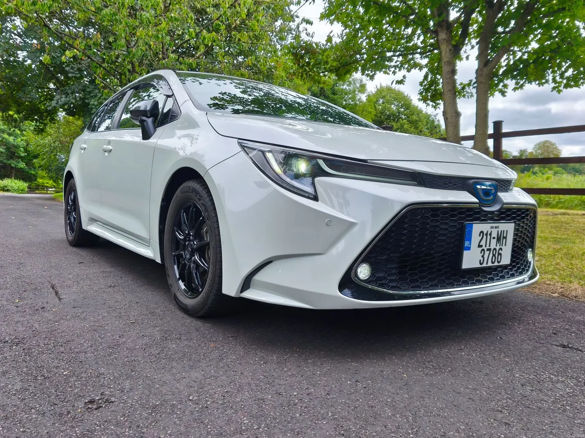 Toyota Corolla W B/ only 24K miles!! highest-spec! - Image 5