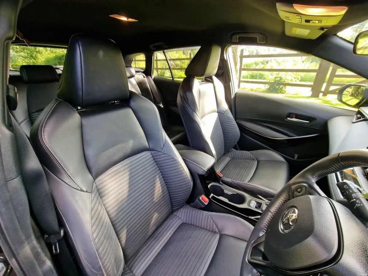 Toyota Corolla W B/ only 24K miles!! highest-spec! - Image 6